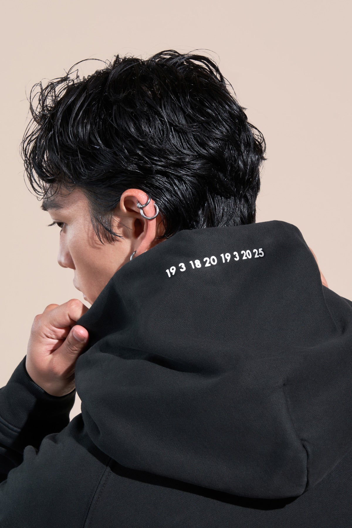 encino article 6 logo raglan hoodie black