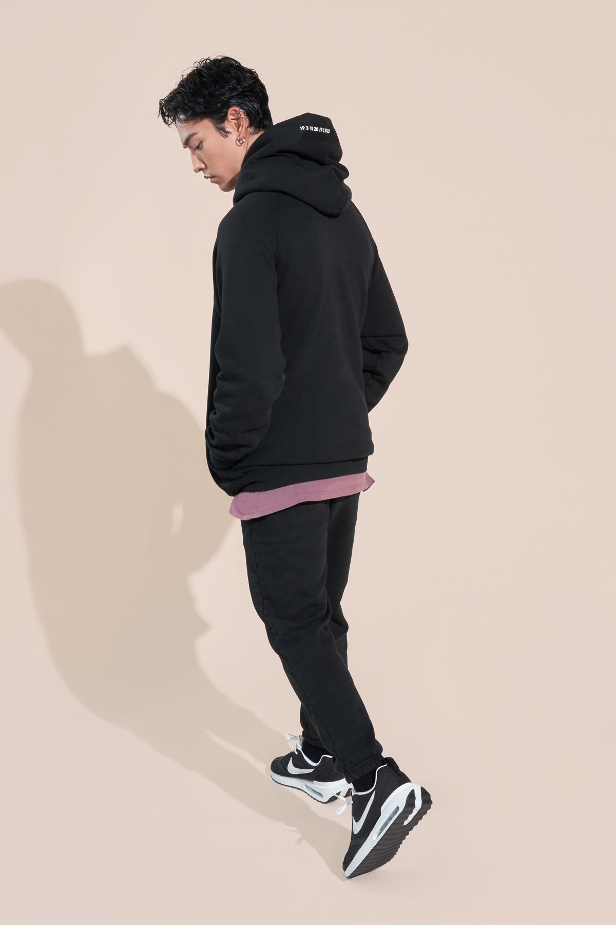 encino article 6 logo raglan hoodie black