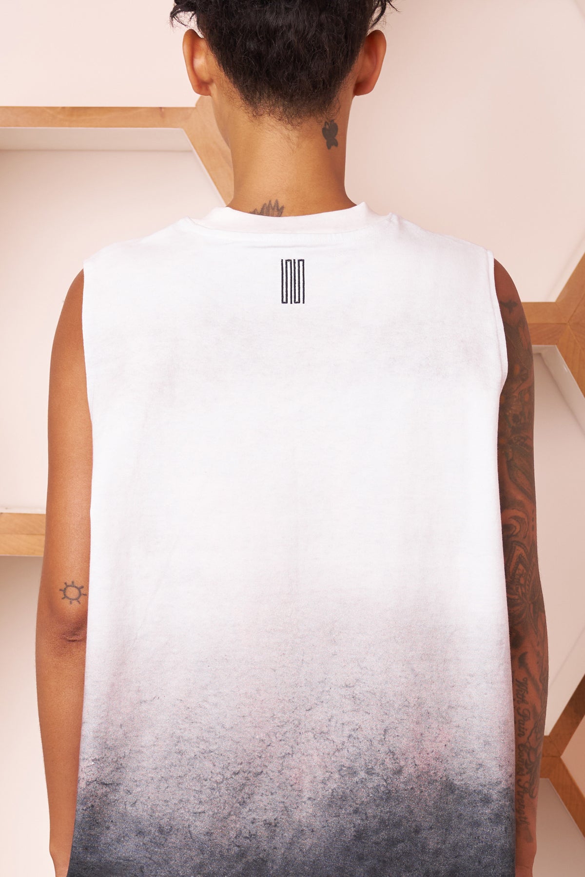 nordica article 1 sleeveless gradient tee gradient black