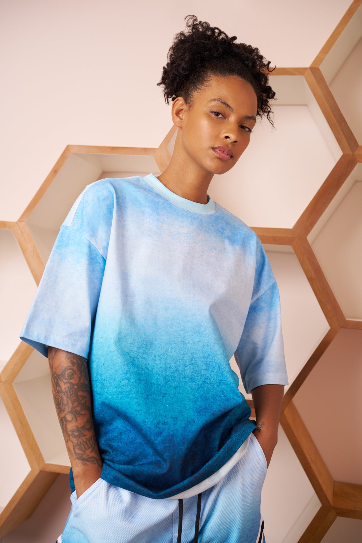 vista article 1 gradient tee gradient aqua