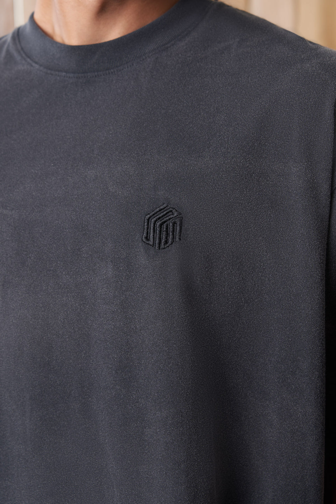 hillgrove article 1 cube logo tee powder black