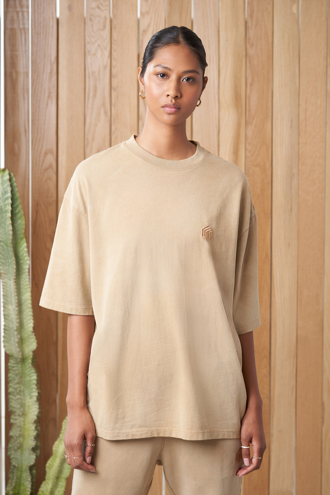 hillgrove article 1 cube logo tee powder beige