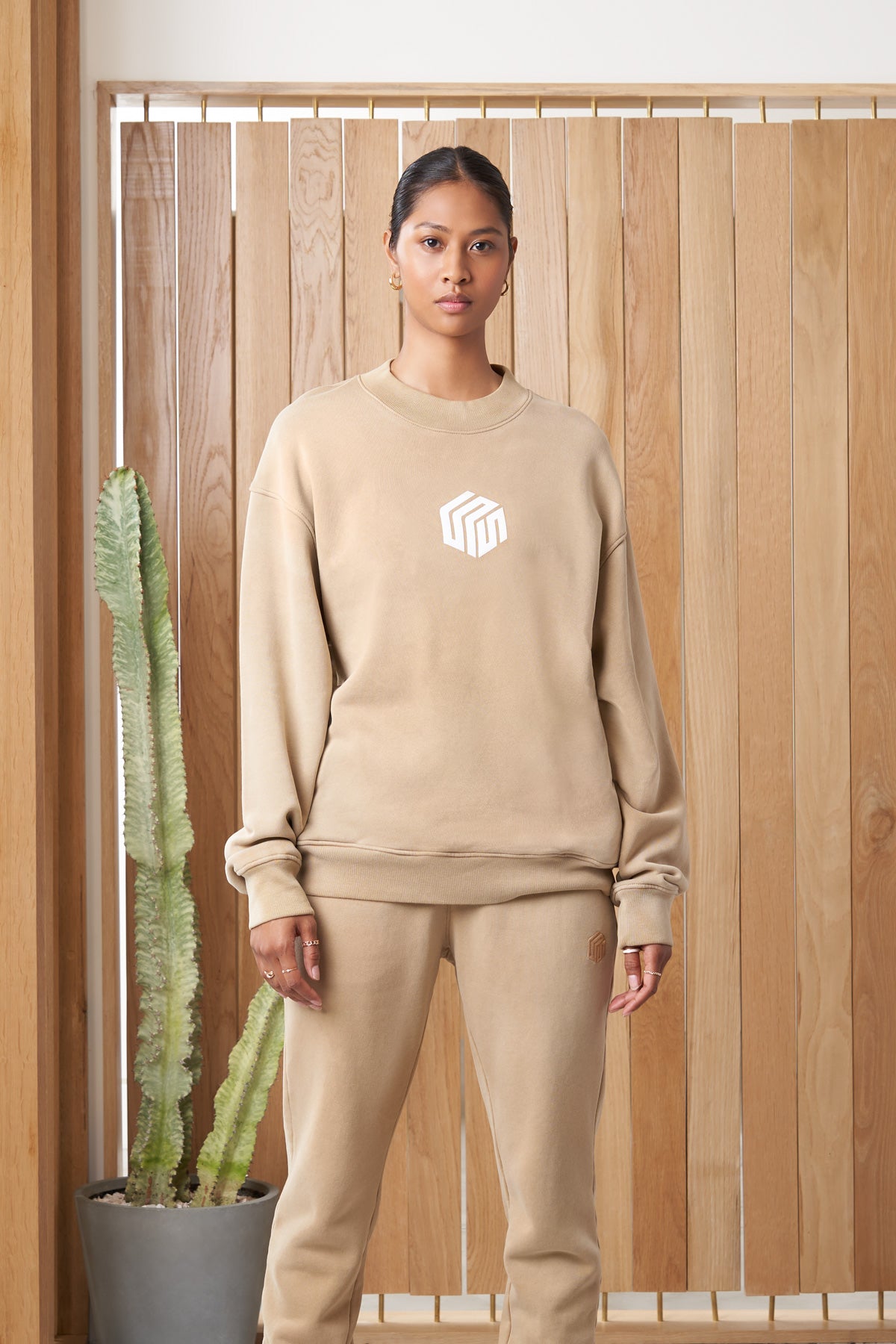 odell article 6 cube logo sweatshirt powder beige