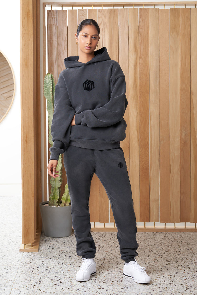 mandalay article 6 cube logo hoodie powder black