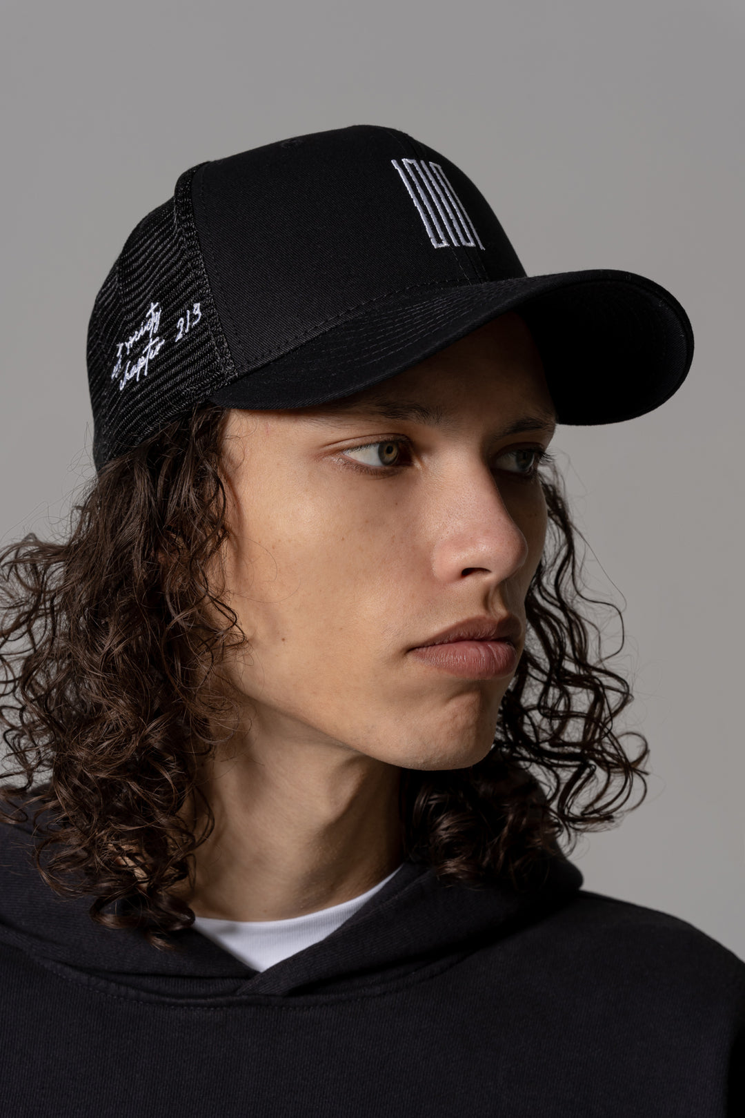 surf article 7 logo trucker hat