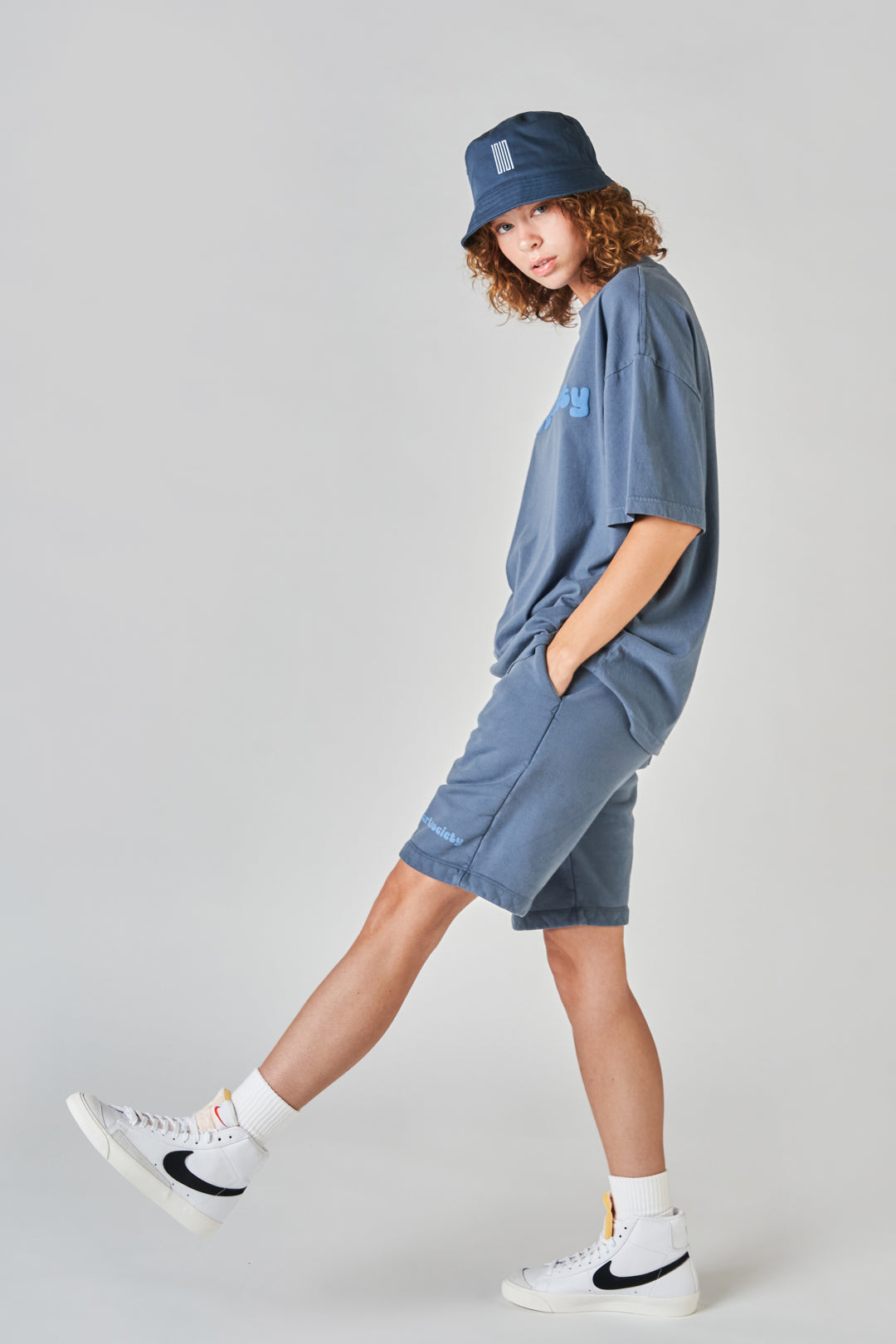 banks article 7 logo bucket hat cobalt