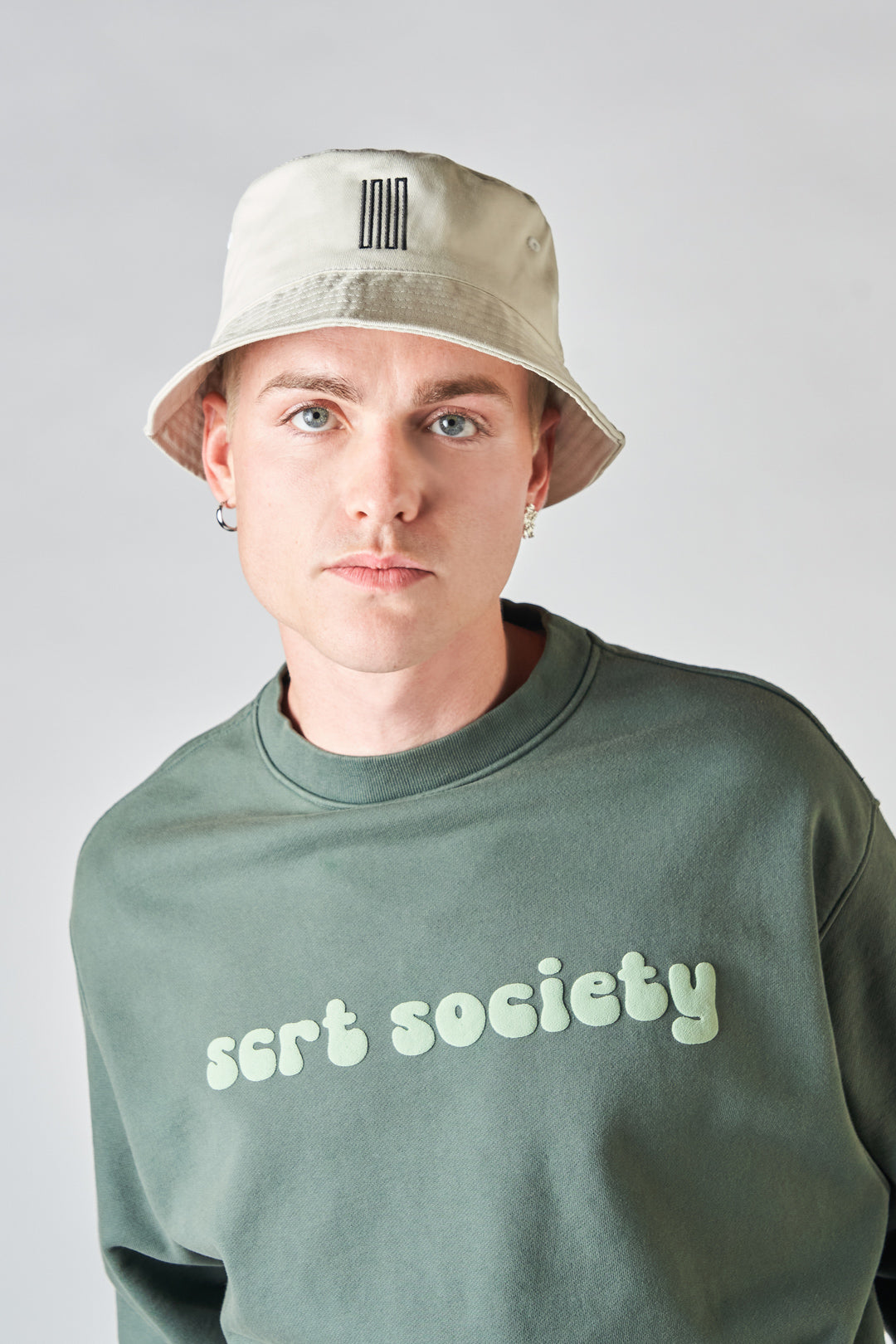 banks article 7 logo bucket hat sand