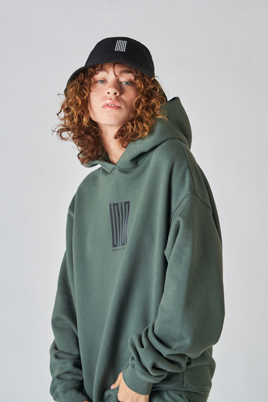 banks article 7 logo bucket hat black