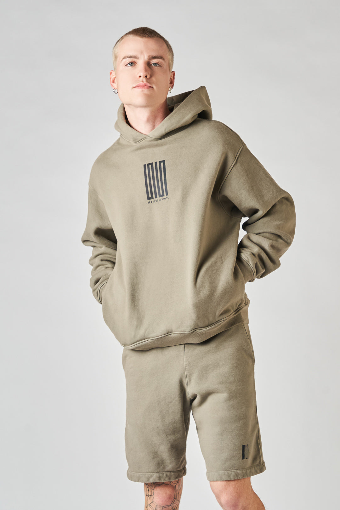 pacific article 6 logo hoodie taupe
