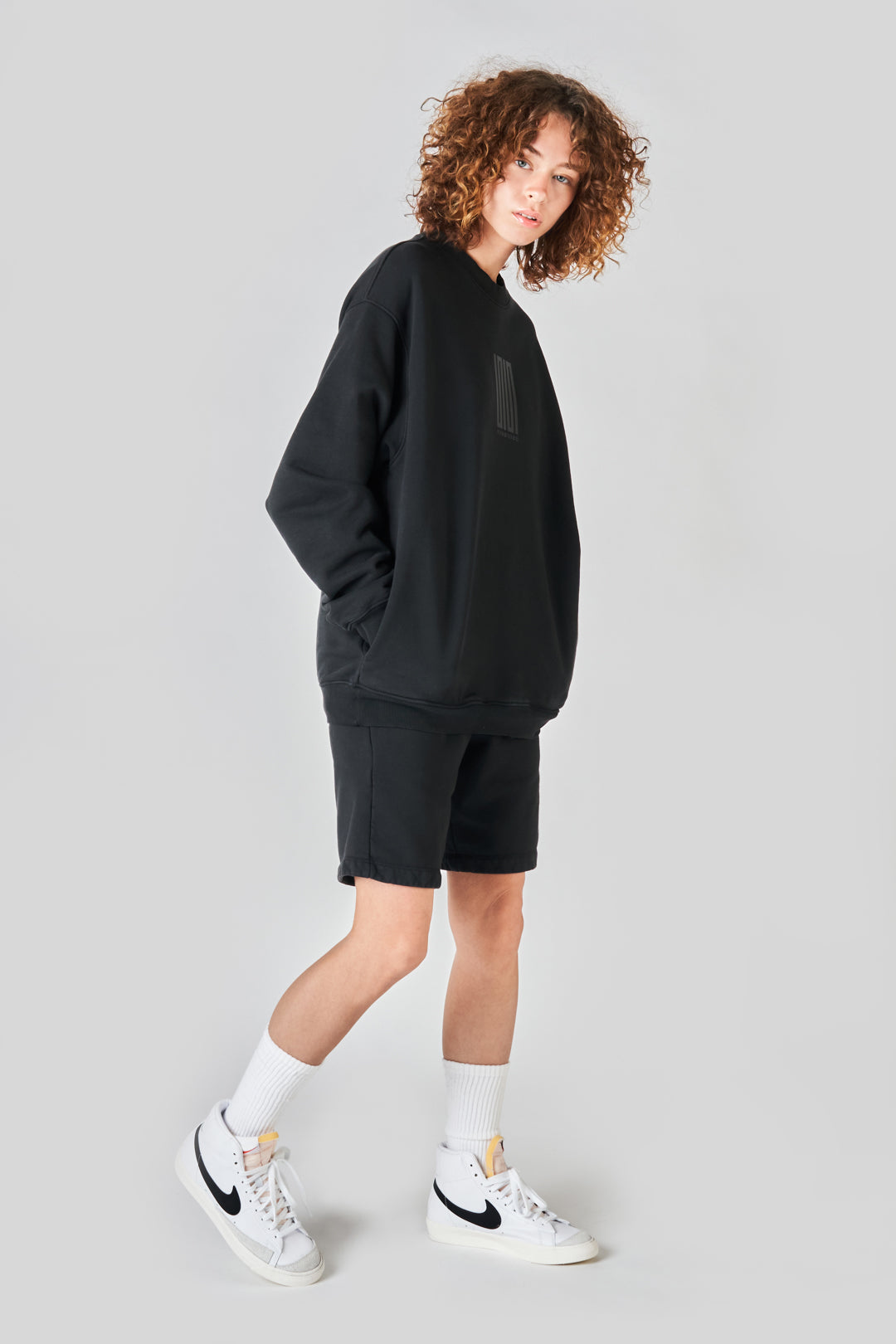 pacific article 6 logo sweater black