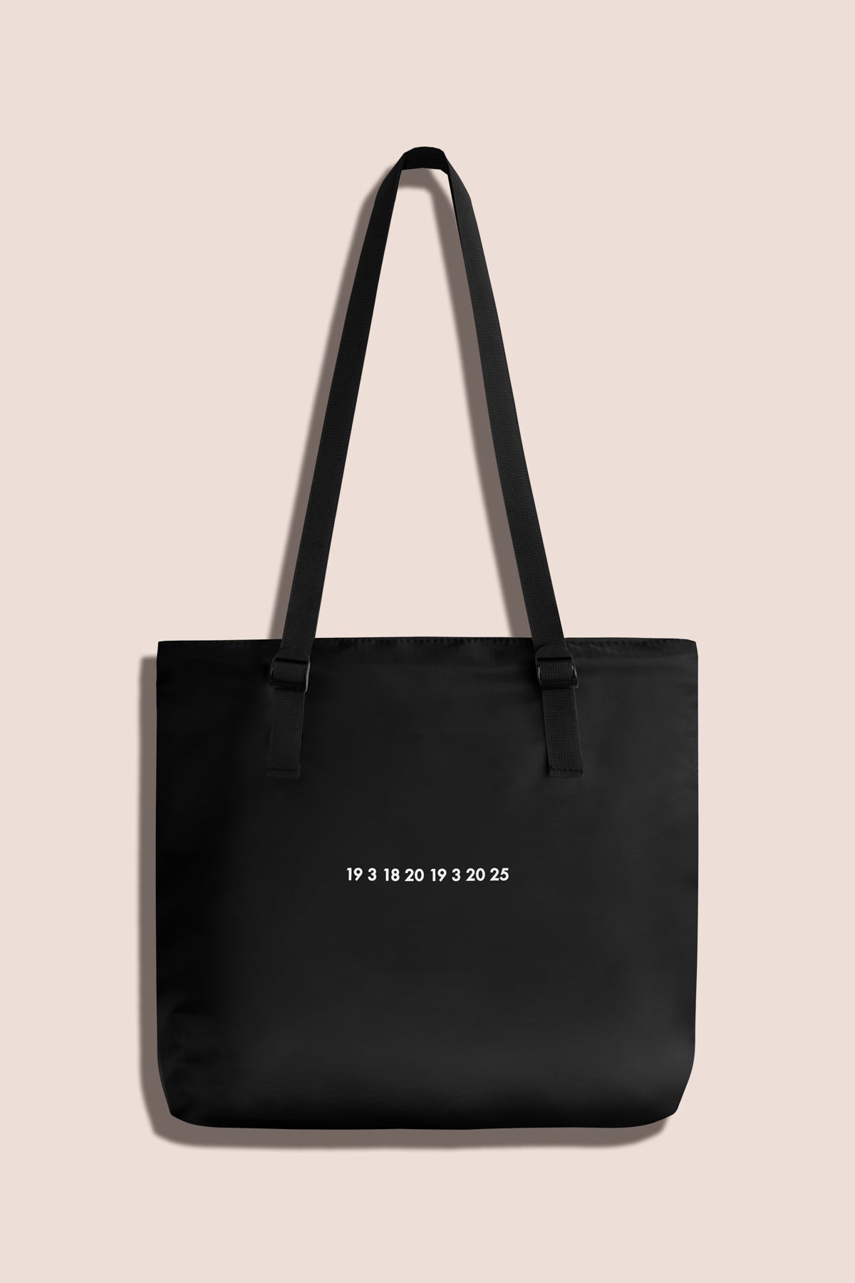 vera article 7 tote bag black