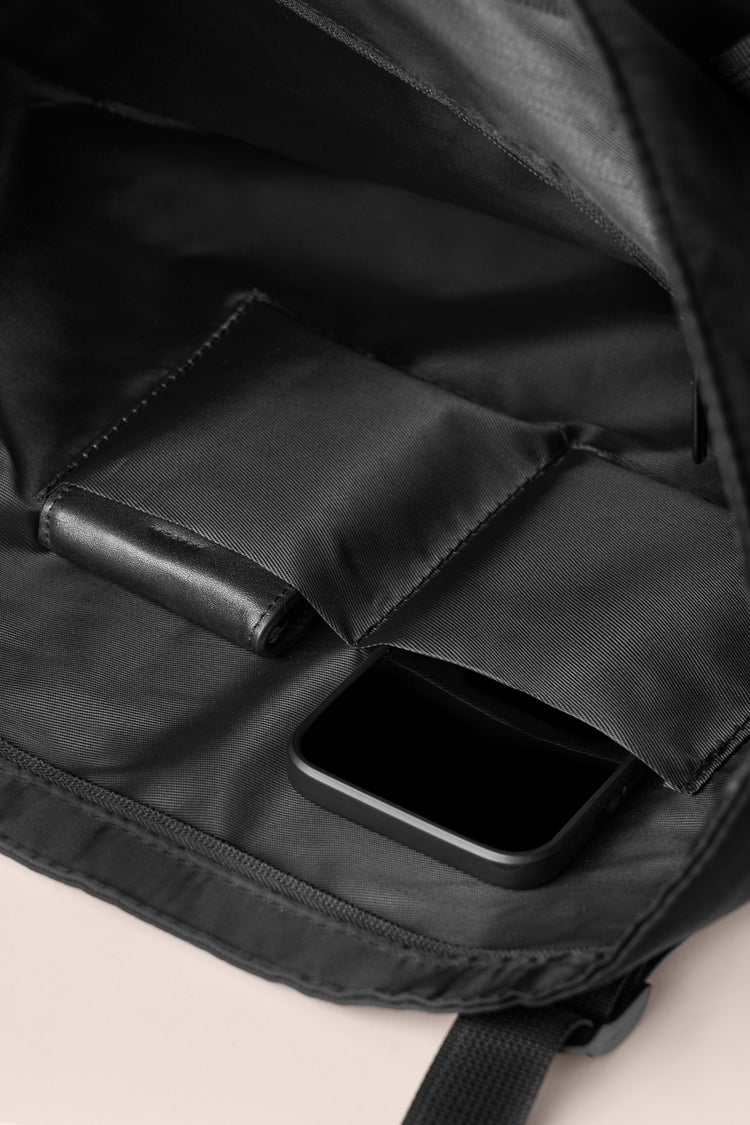 vera article 7 tote bag black