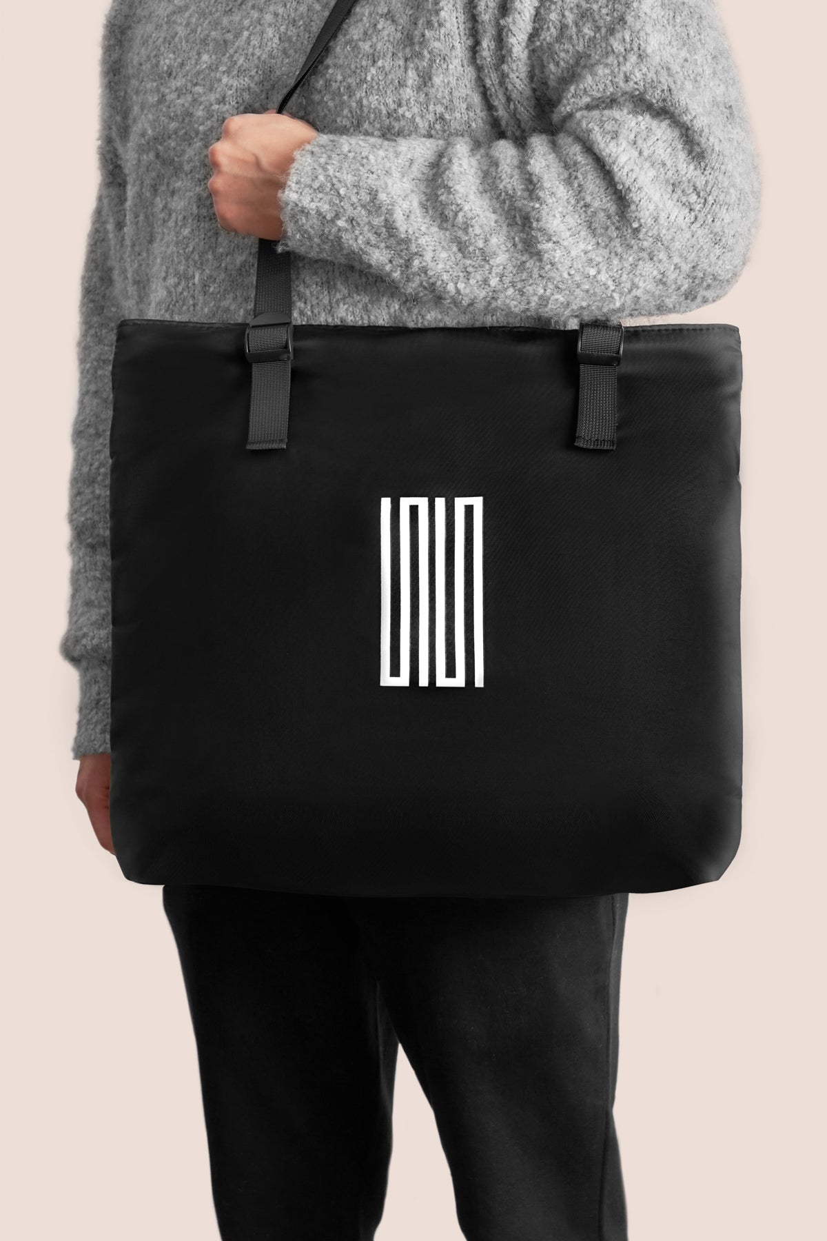 vera article 7 tote bag black